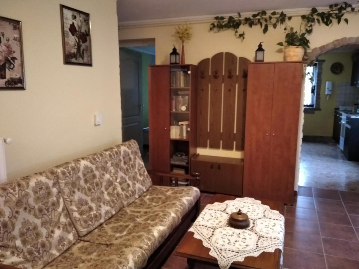 Moezsi Apartman Tolna Exterior photo