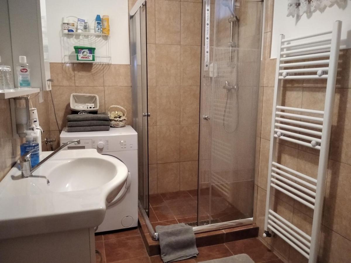 Moezsi Apartman Tolna Exterior photo