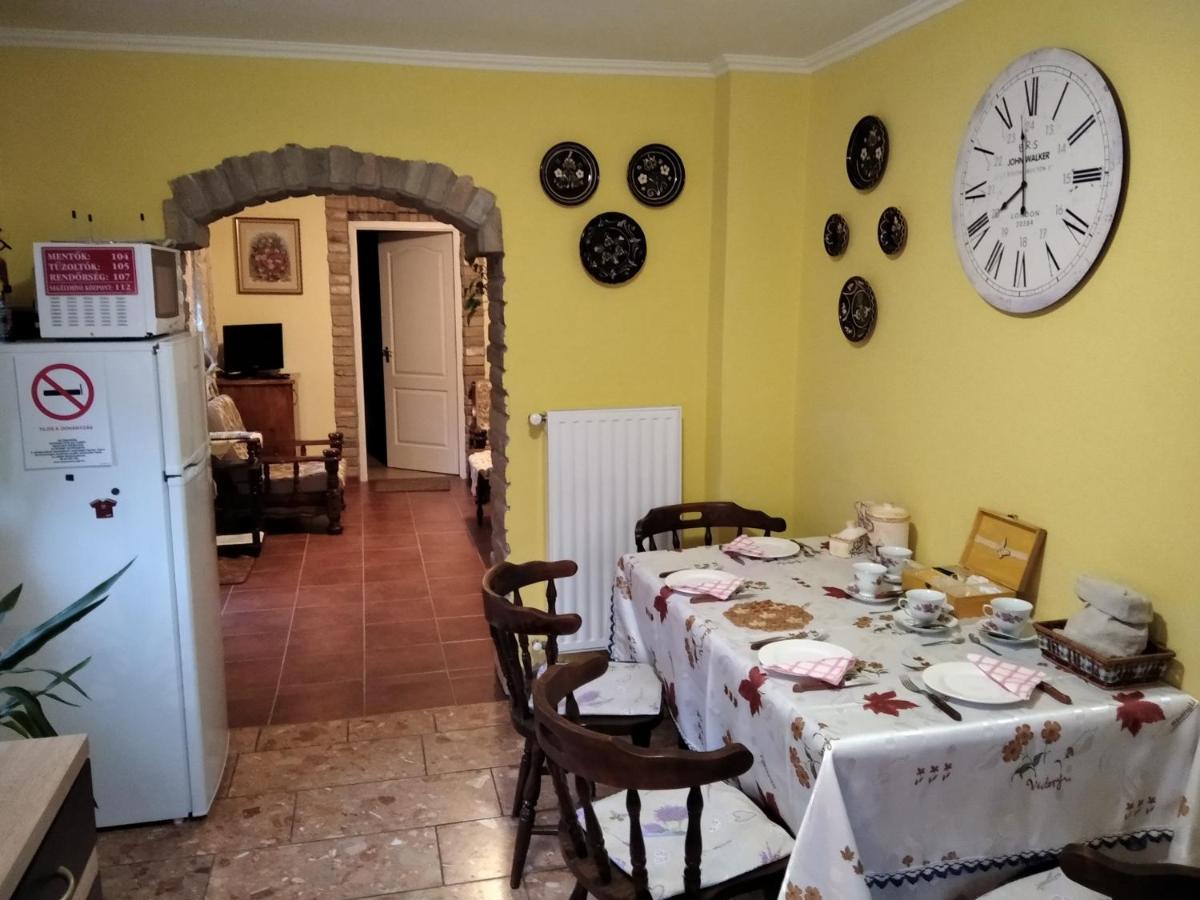 Moezsi Apartman Tolna Exterior photo