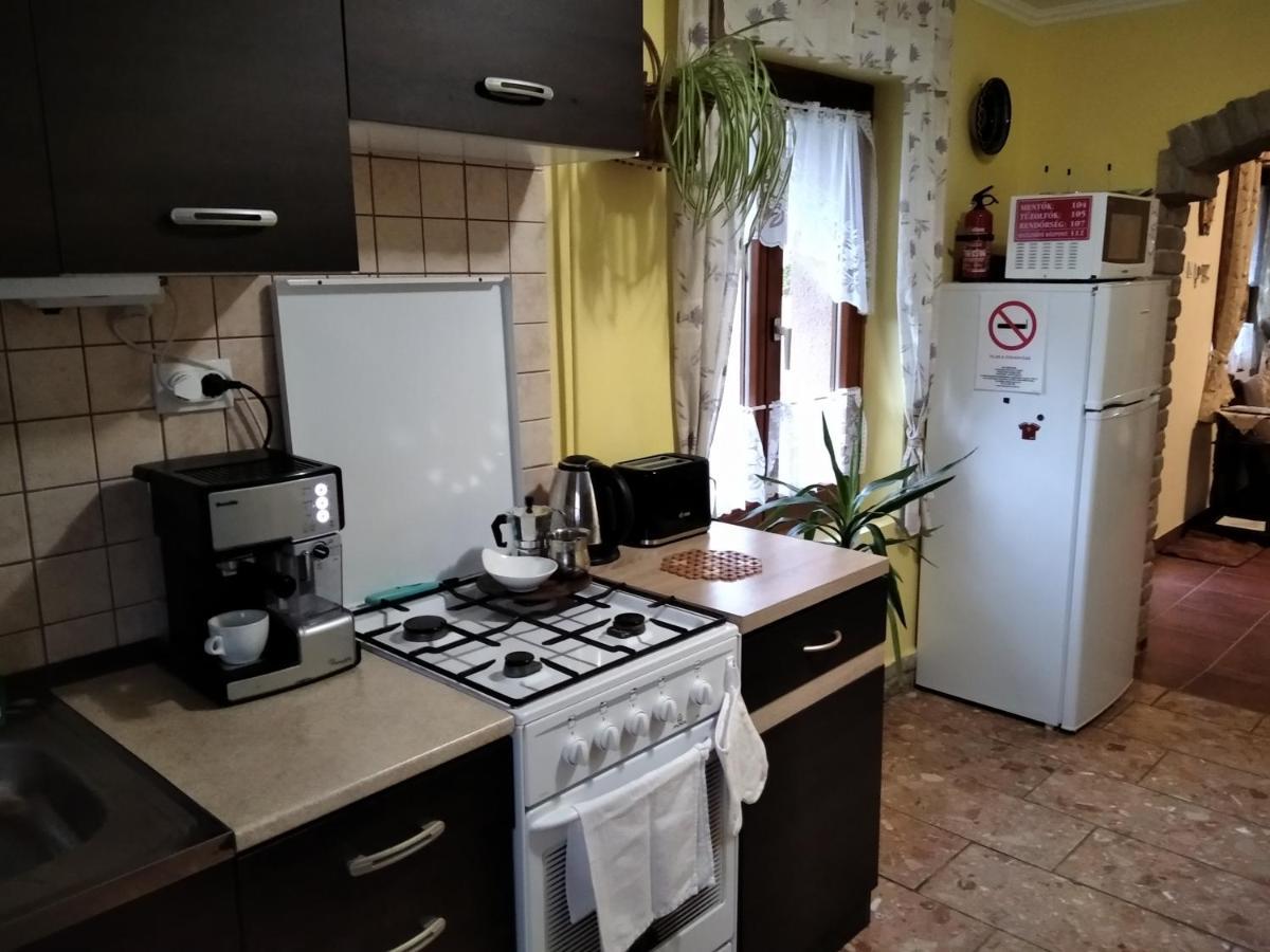 Moezsi Apartman Tolna Exterior photo