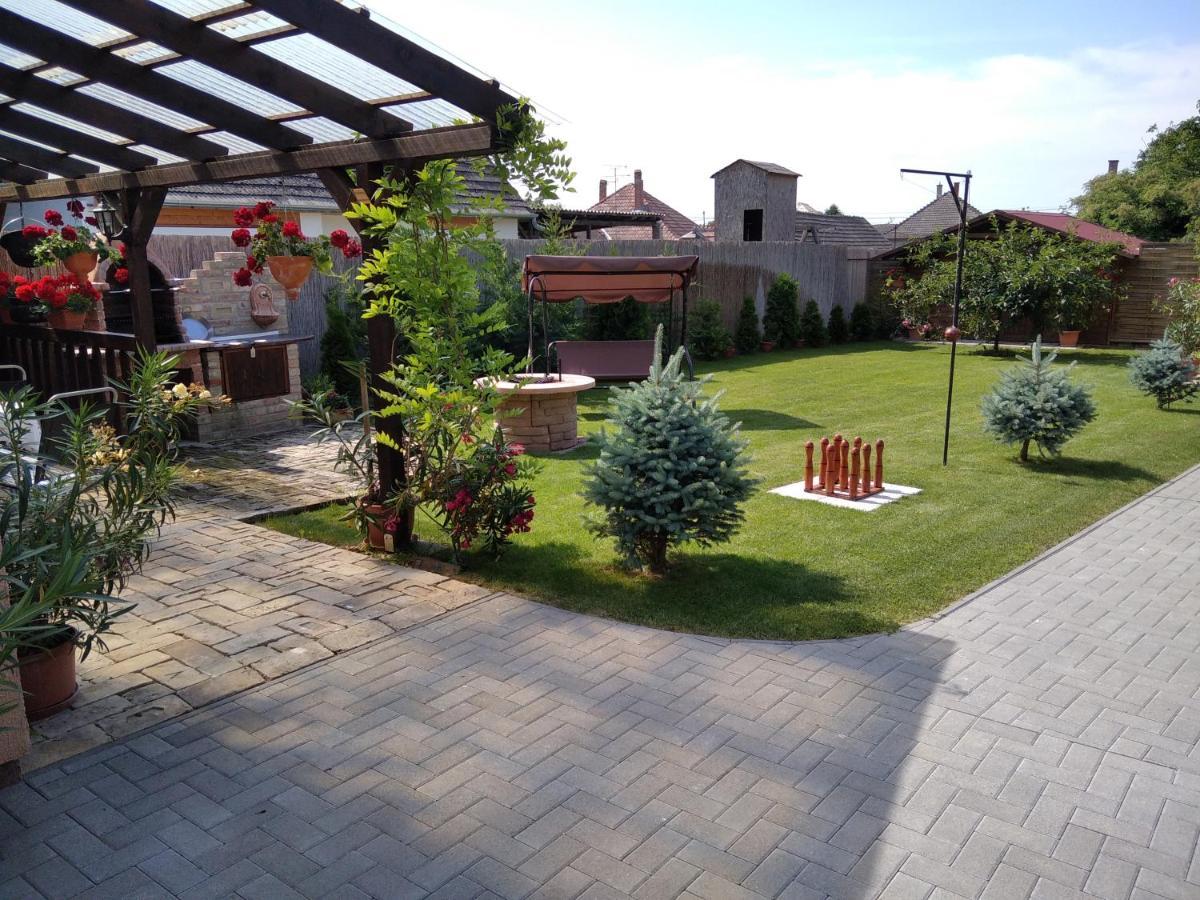 Moezsi Apartman Tolna Exterior photo