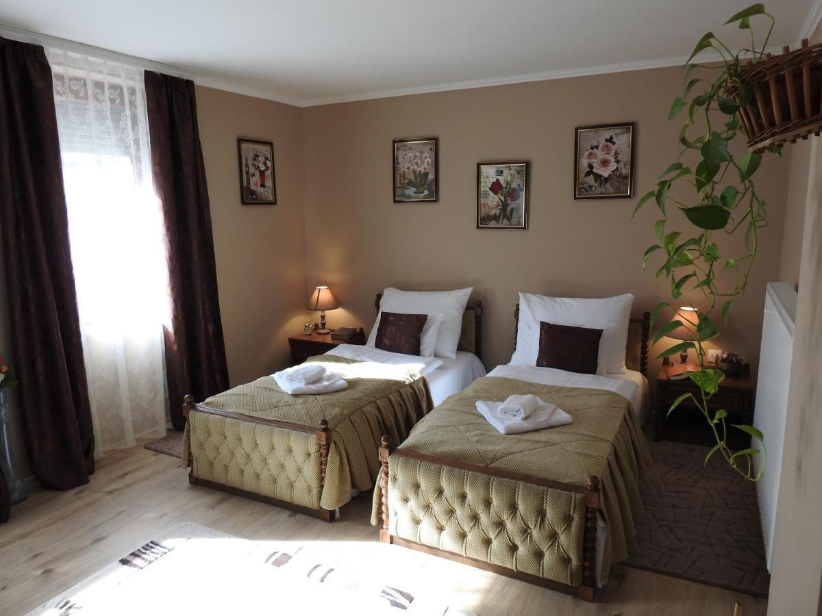 Moezsi Apartman Tolna Exterior photo